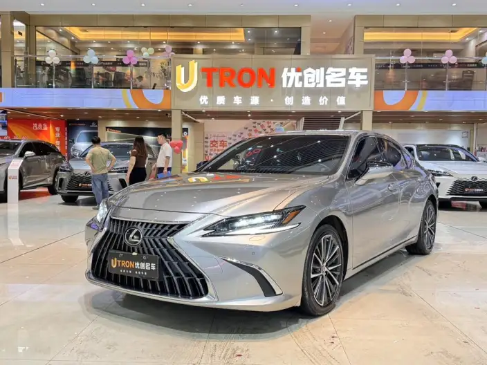 Lexus ES 2022 Model 300h Premium – фото 1