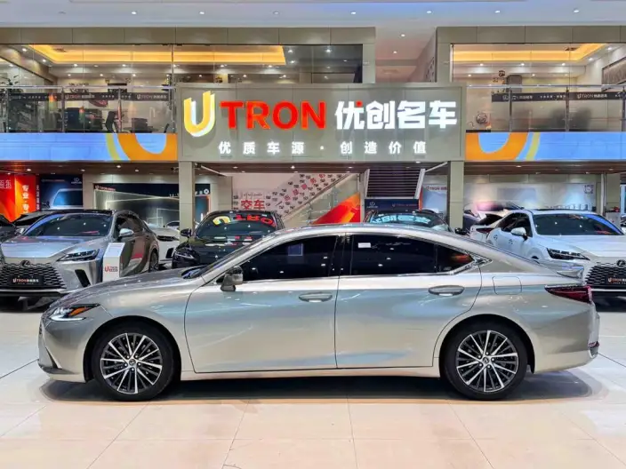 Lexus ES 2022 Model 300h Premium – фото 3