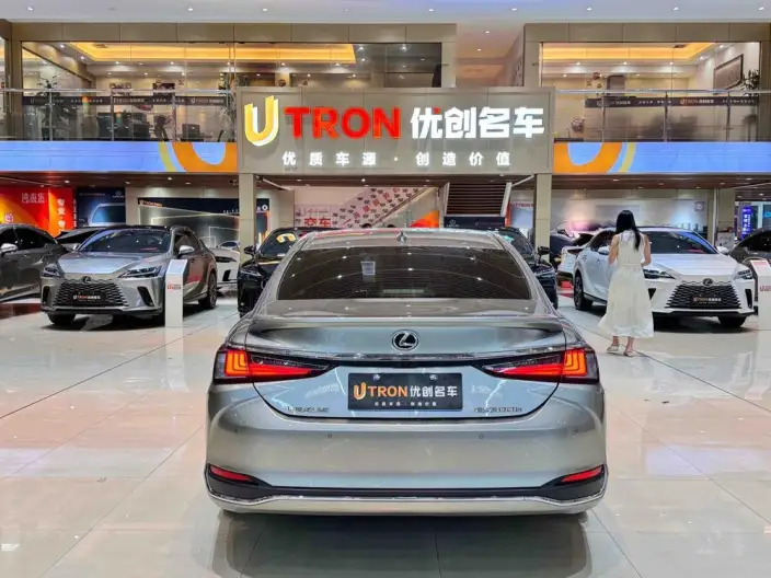 Lexus ES 2022 Model 300h Premium – фото 4