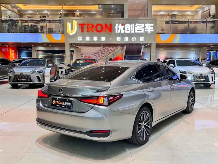 Lexus ES 2022 Model 300h Premium – фото 5