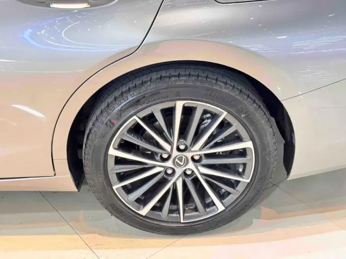 Lexus ES 2022 Model 300h Premium – фото 6