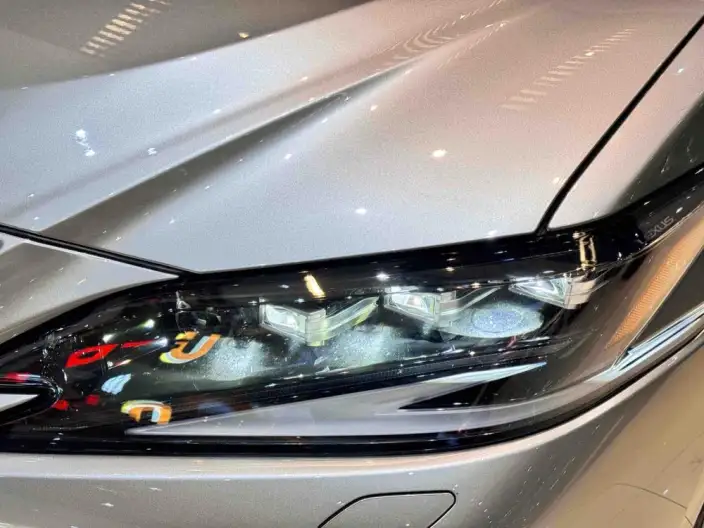 Lexus ES 2022 Model 300h Premium – фото 8