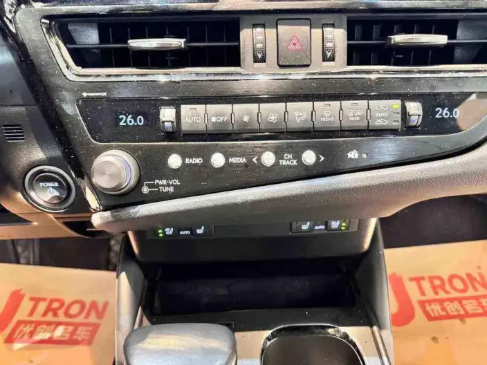 Lexus ES 2022 Model 300h Premium – фото 10