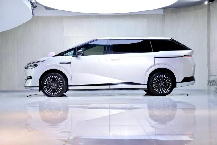 XPeng X9 2025 Model EV 740 Ultra-long Endurance Max