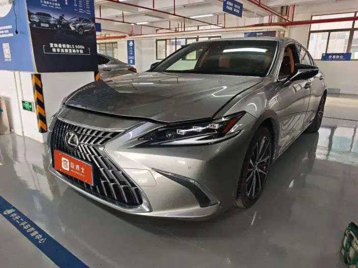 Lexus ES 2022 Model 300h Premium – фото 1