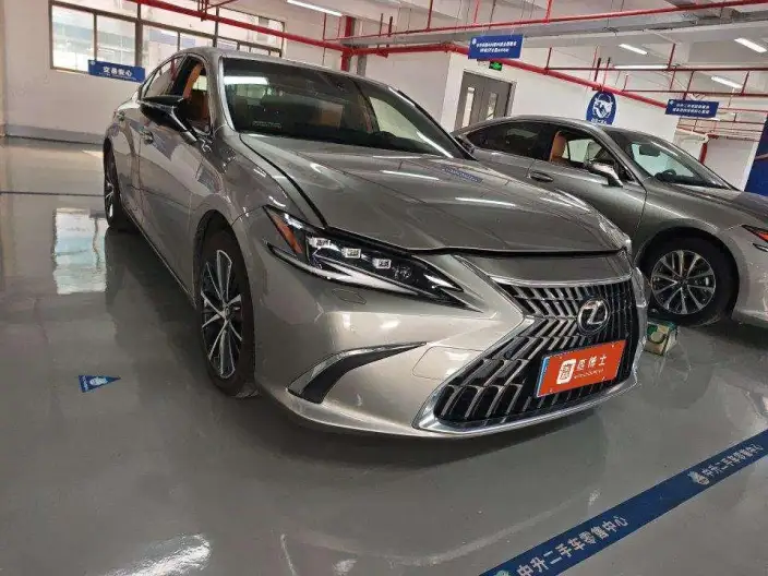 Lexus ES 2022 Model 300h Premium – фото 2