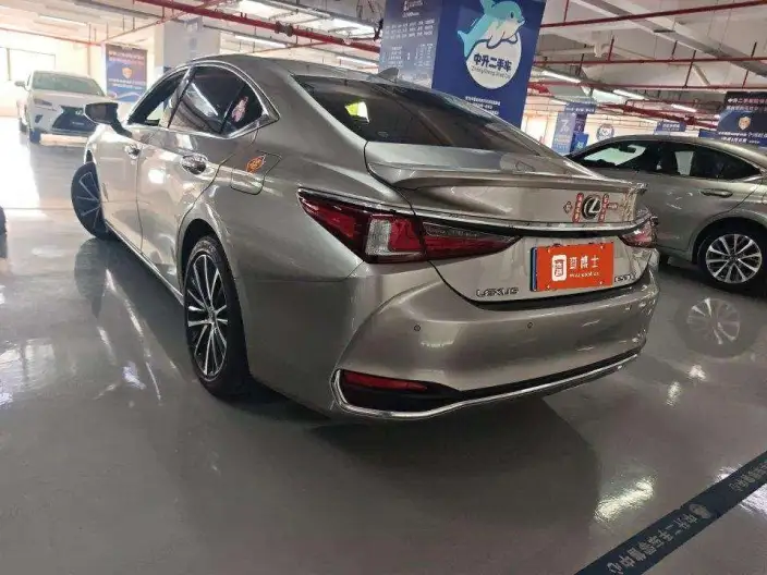 Lexus ES 2022 Model 300h Premium – фото 3