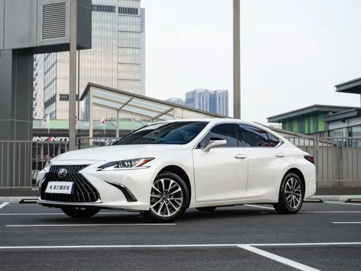 Lexus ES 2024 Model 200 Premium – фото 1