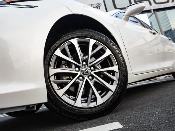 Lexus ES 2024 Model 200 Premium – фото 8