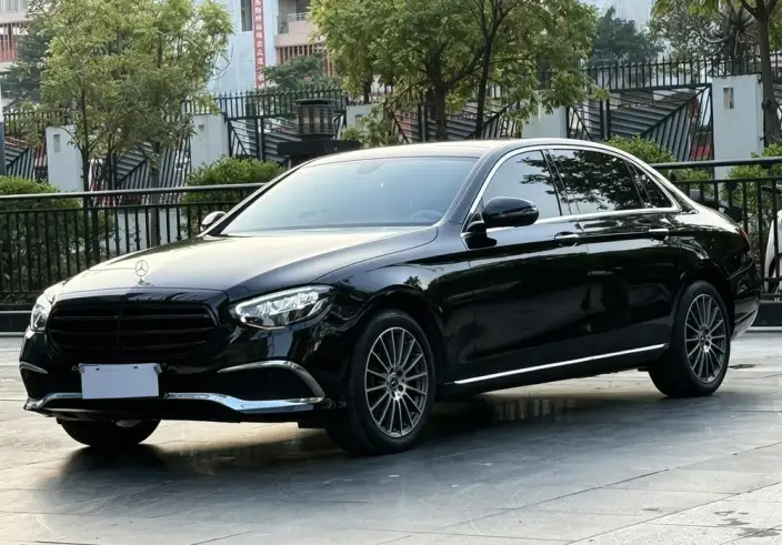 Mercedes-Benz E-Class 2023 Model Facelift E 260 L sedan – фото 1