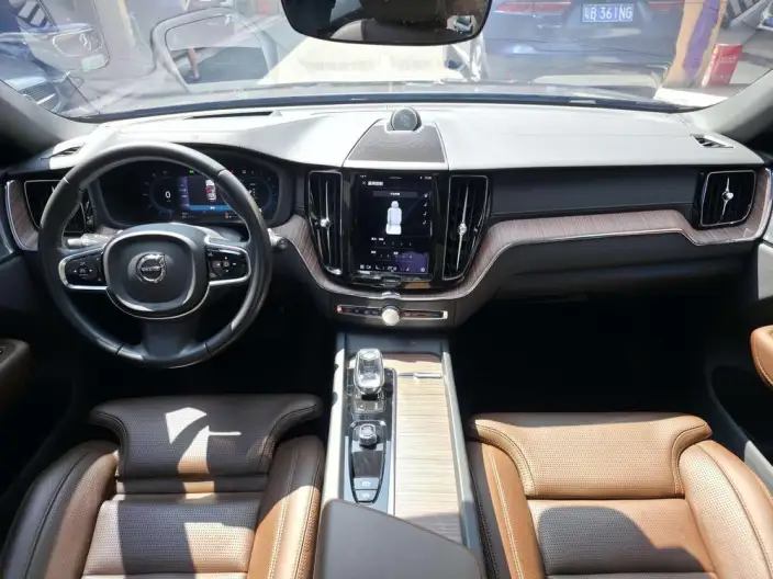 Volvo XC60 PHEV 2022 Model T8 4WD Smart Elegance Deluxe Edition – фото 9