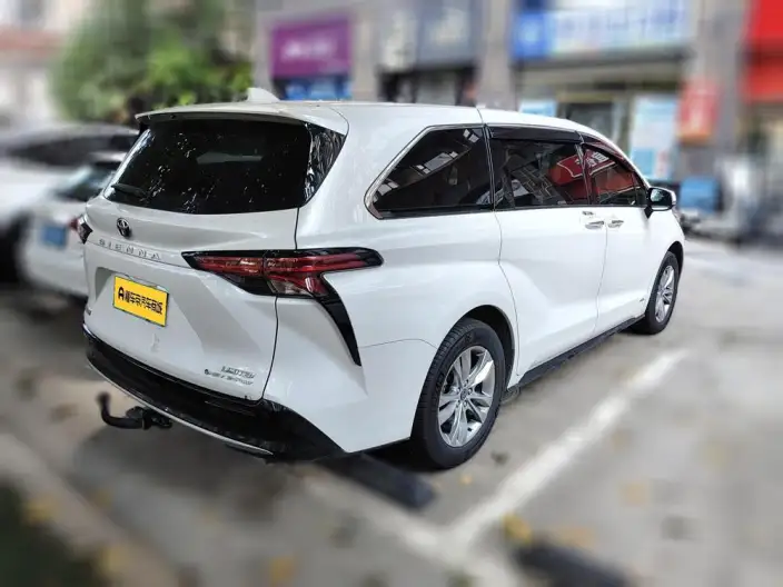 Toyota Sienna 2024 Model Hybrid 2.5L 4WD Premium Edition – фото 2