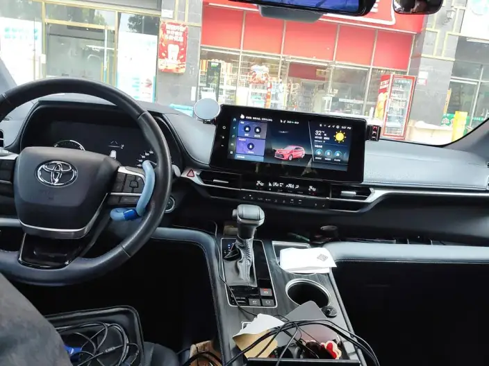 Toyota Sienna 2024 Model Hybrid 2.5L 4WD Premium Edition – фото 5