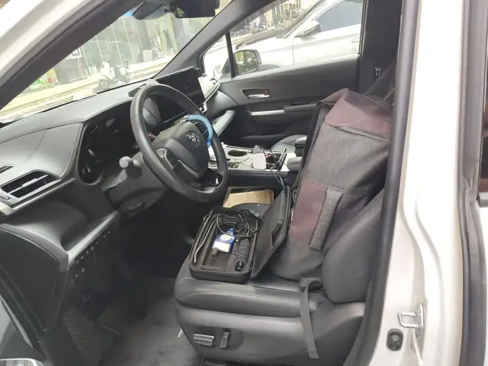 Toyota Sienna 2024 Model Hybrid 2.5L 4WD Premium Edition – фото 10