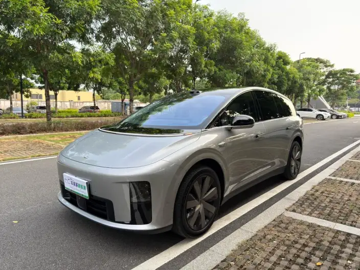 Li Auto i8 2025 Model Standard Edition – фото 1