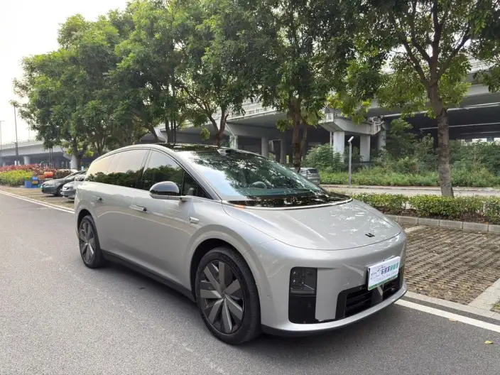 Li Auto i8 2025 Model Standard Edition – фото 3