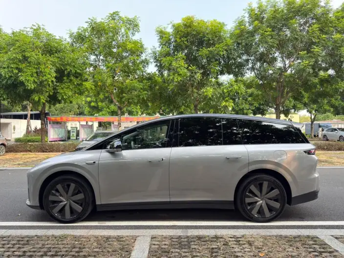 Li Auto i8 2025 Model Standard Edition – фото 4