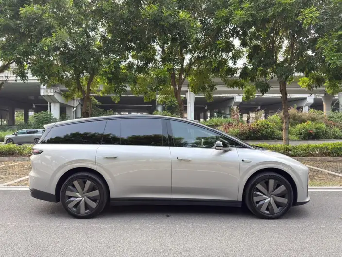 Li Auto i8 2025 Model Standard Edition – фото 8