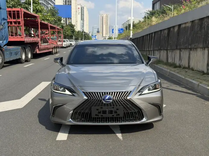 Lexus ES 2020 Model 300h Superior Edition China V – фото 2