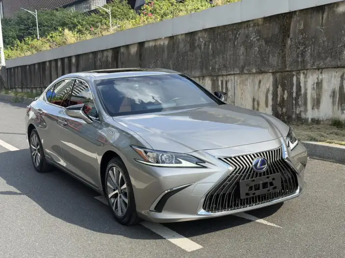 Lexus ES 2020 Model 300h Superior Edition China V – фото 3