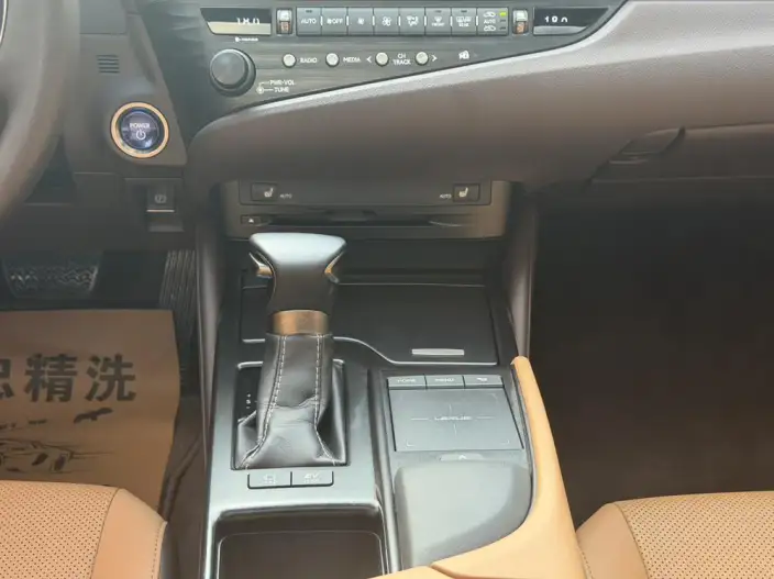Lexus ES 2020 Model 300h Superior Edition China V – фото 9