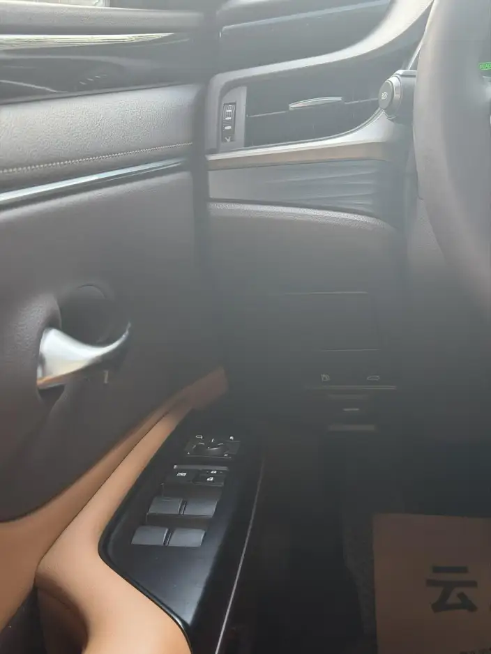 Lexus ES 2020 Model 300h Superior Edition China V – фото 10