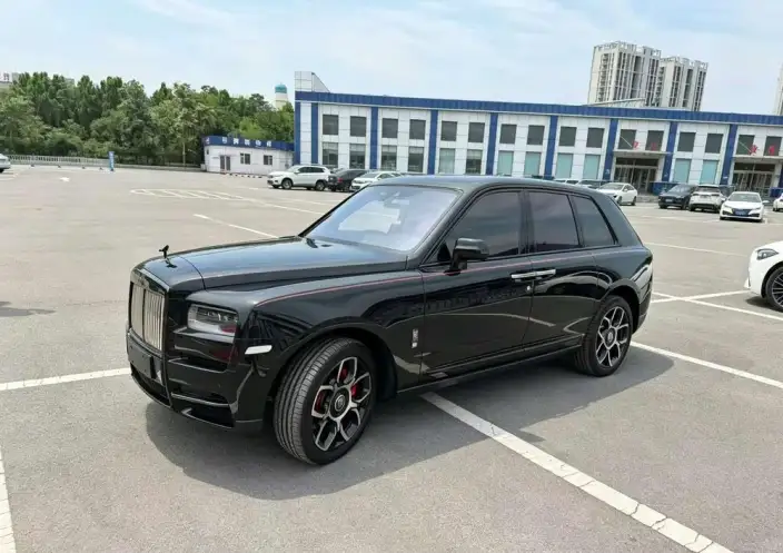 Cullinan 2020 Model Black Badge – фото 1