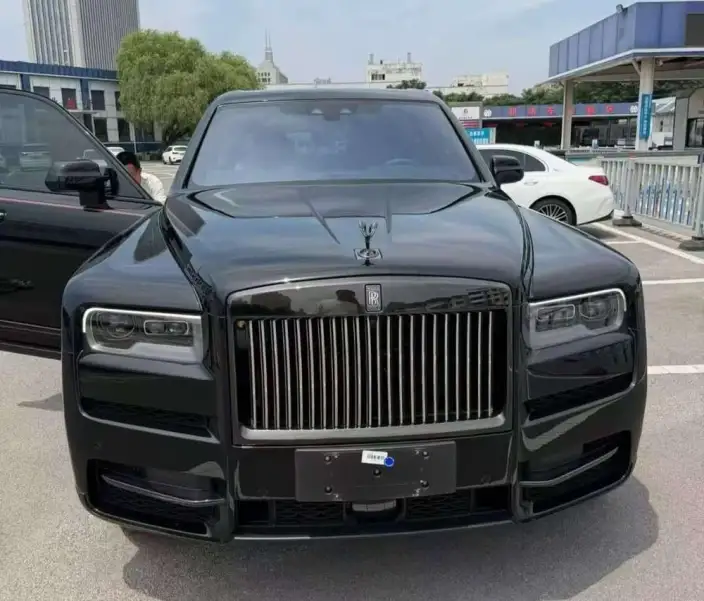 Cullinan 2020 Model Black Badge – фото 2