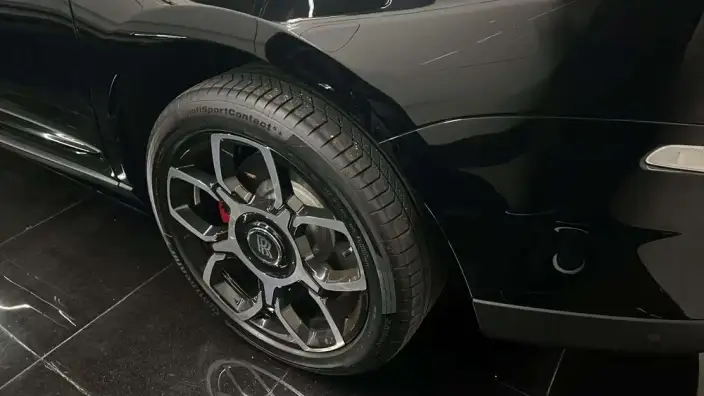 Cullinan 2020 Model Black Badge – фото 4