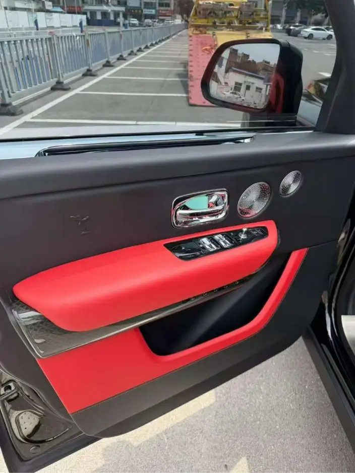 Cullinan 2020 Model Black Badge – фото 8