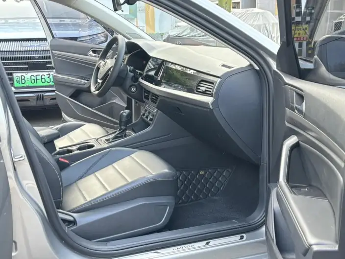 Volkswagen Lavida 2021 Model 1.5L Automatic Comfort Edition – фото 9