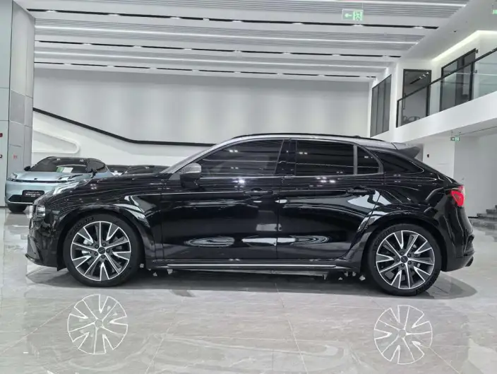 Lynk & Co 02 Hatchback 2021 Model 2.0TD Hatchback Halo – фото 4
