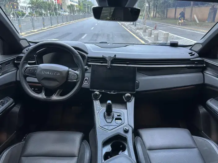 Lynk & Co 01 EM-P 2021 Model 1.5TD PHEV Halo – фото 8