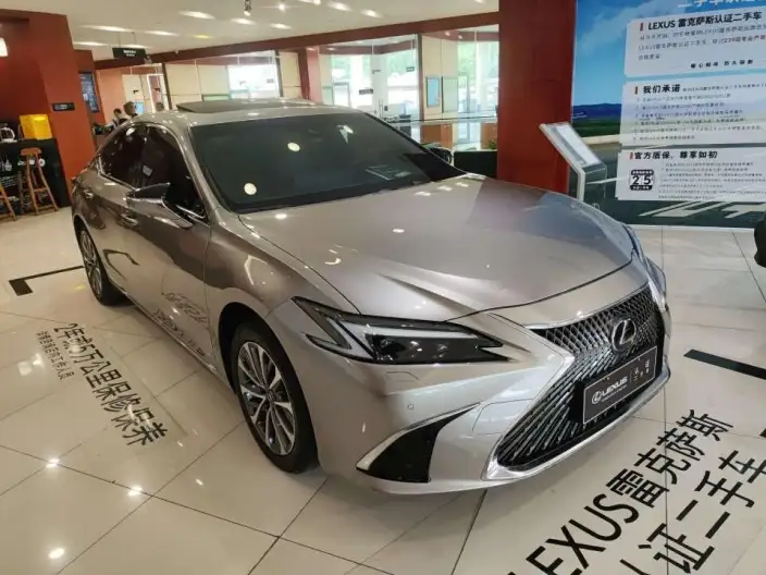 Lexus ES 2025 Model 300h Premium – фото 2