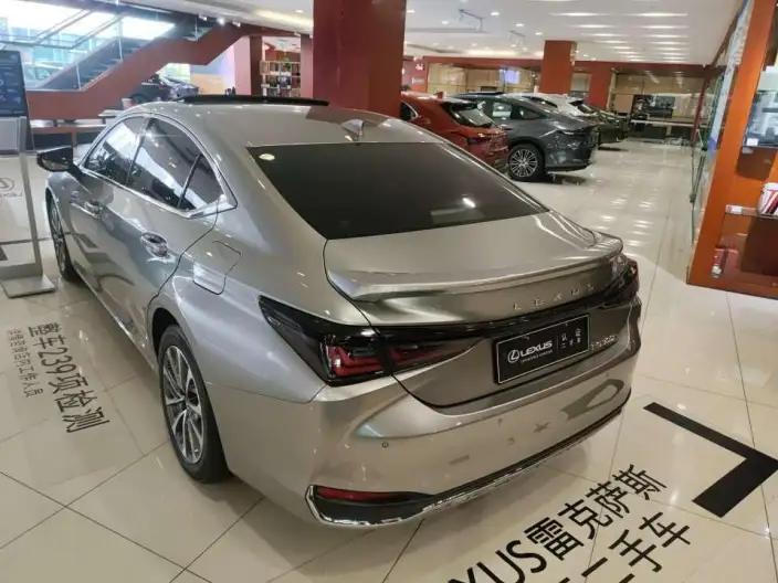 Lexus ES 2025 Model 300h Premium – фото 3