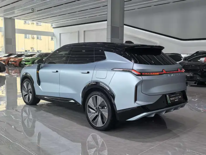 Lynk & Co 08 EM-P 2025 Model 220 4WD Performance Halo – фото 5