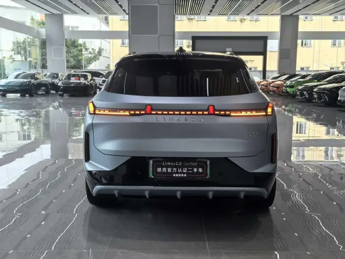 Lynk & Co 08 EM-P 2025 Model 220 4WD Performance Halo – фото 6