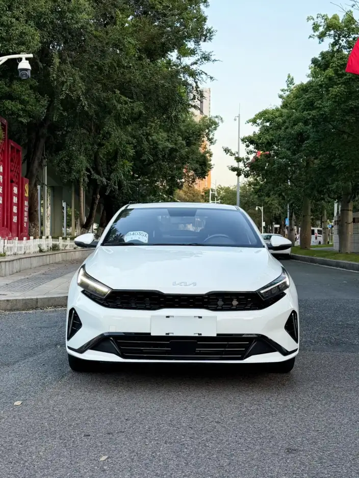 Kia K3 2023 Model 1.5L IVT Deluxe Edition – фото 2