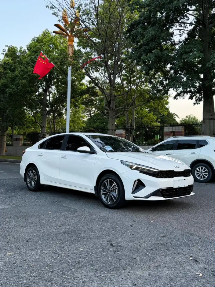 Kia K3 2023 Model 1.5L IVT Deluxe Edition – фото 3