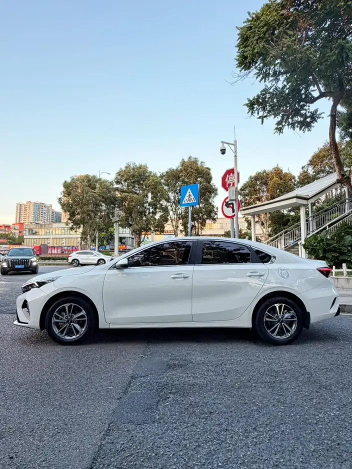 Kia K3 2023 Model 1.5L IVT Deluxe Edition – фото 4
