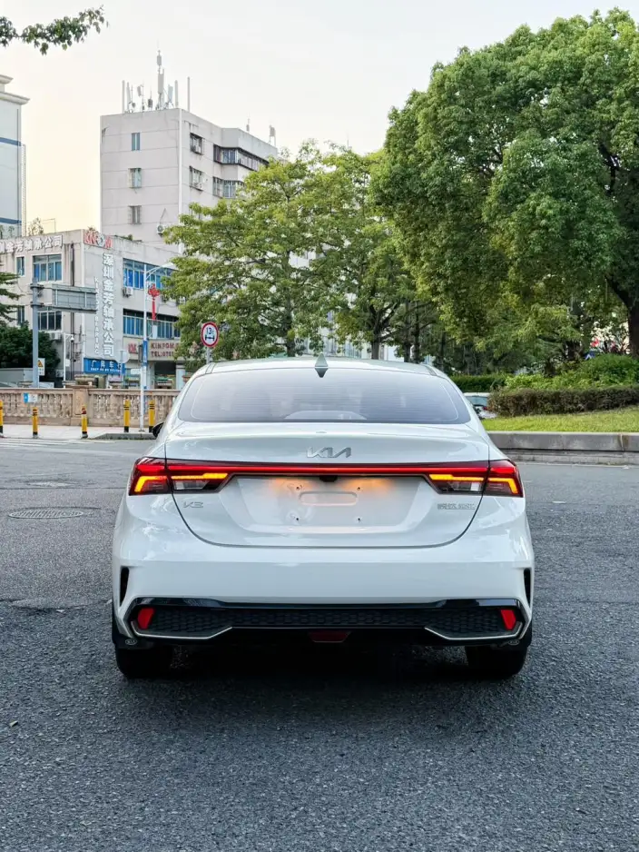 Kia K3 2023 Model 1.5L IVT Deluxe Edition – фото 6