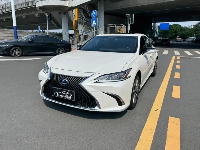 Lexus ES 2020 Model 300h Superior Edition China V – фото 1