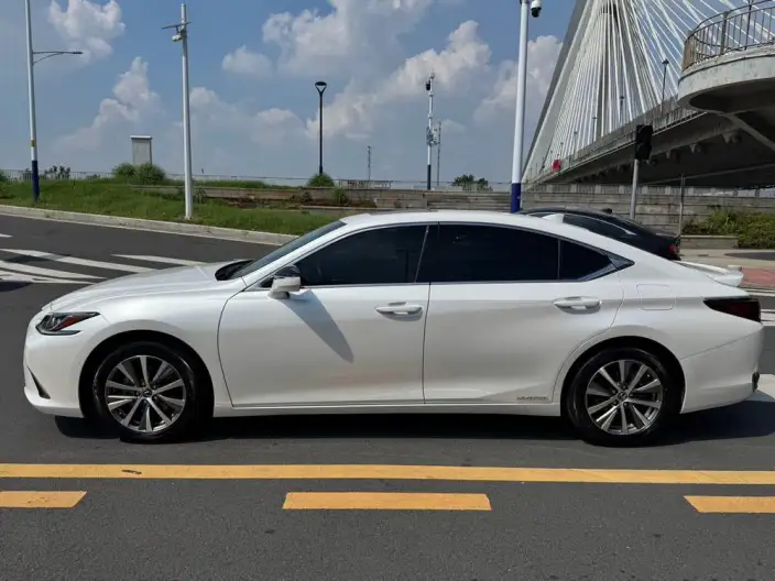 Lexus ES 2020 Model 300h Superior Edition China V – фото 4
