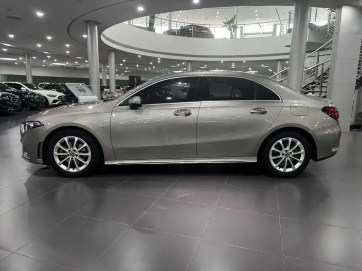 Mercedes-Benz A-class 2021 Model A 200 L Sports sedan Fashion Edition – фото 4