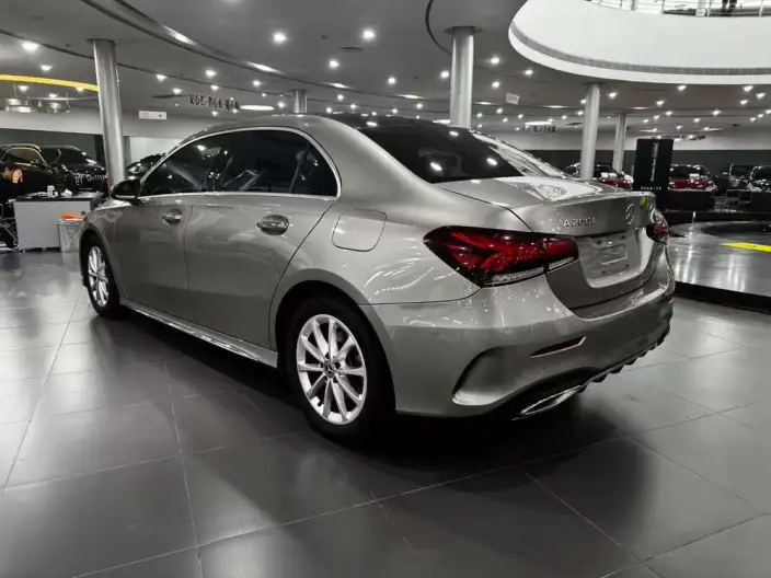 Mercedes-Benz A-class 2021 Model A 200 L Sports sedan Fashion Edition – фото 5