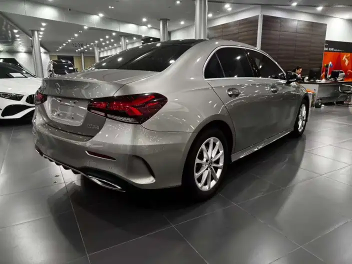 Mercedes-Benz A-class 2021 Model A 200 L Sports sedan Fashion Edition – фото 7