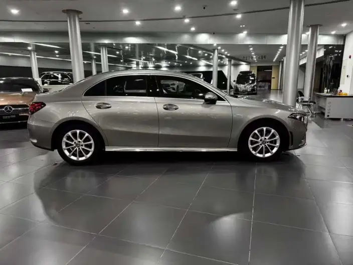 Mercedes-Benz A-class 2021 Model A 200 L Sports sedan Fashion Edition – фото 8