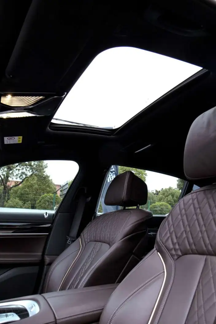 BMW 7 Series 2021 Model 730Li M Sports Set – фото 5