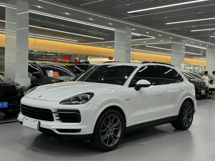 Cayenne E-Hybrid 2021 Model Cayenne E-Hybrid 2.0T – фото 1