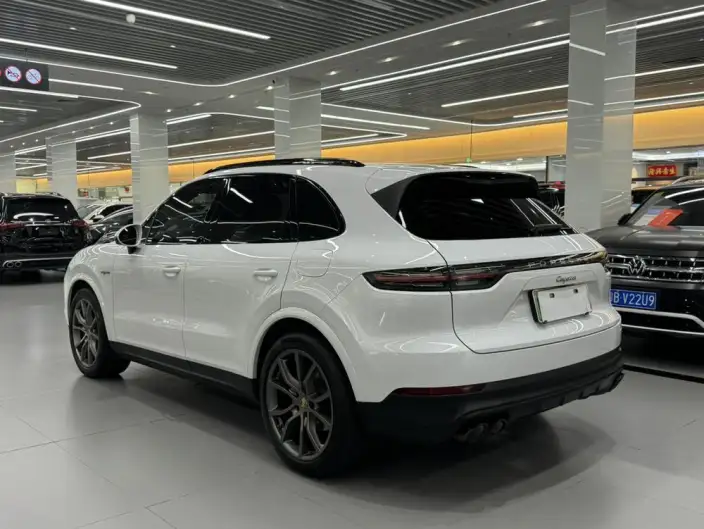 Cayenne E-Hybrid 2021 Model Cayenne E-Hybrid 2.0T – фото 3